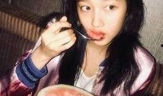 娱乐吃瓜的女人,那些热衷吃瓜的时尚女性
